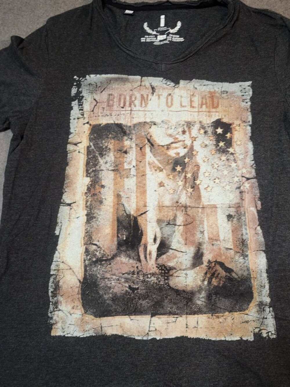 "BORN TO LEAD" Graphic Print V-Neck T-Shirt Buffalo Sz Large